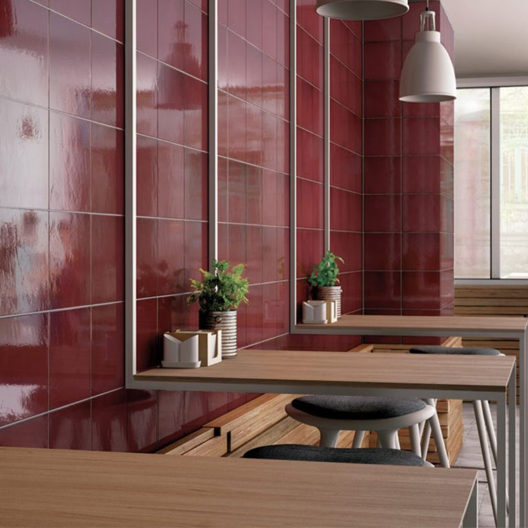 Realizace Vínové obklady Equipe Habitat Blood 20x20