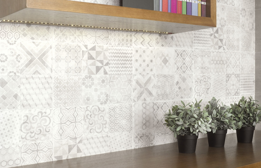 Realizace Dekorovaný obklad  Aleluia Ceramicas Série Valle Alpe Decor Hidra Grey