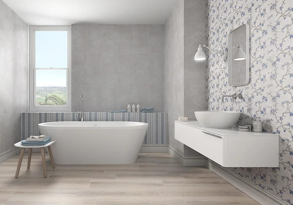 Realizace Bestile Pamesa Grace Plata 31,6x60 v detailu - dekor s květinovým vzorem