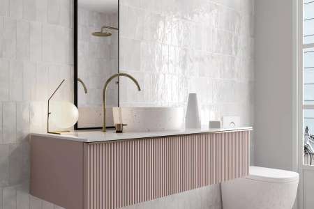 Moderní koupelna s bílým obkladem Equipe La Riviera Gris Nuage 6,5x20