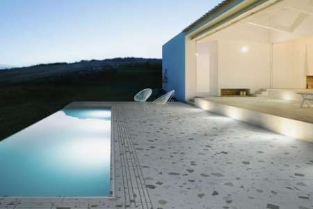Dlažba k bazénu ve vzhledu terrazzo - Deceram Outdoor Color Light 80x80cm