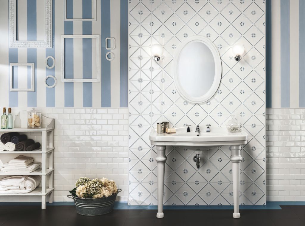 Realizace Modro bílá námořnická i romantická koupelna Ceramiche Grazia Formelle