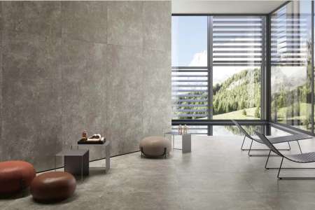 Realizace odpočinkové zony velkoformátovým obkaldem Lagos Light Grey ze serie Wide Gress 280