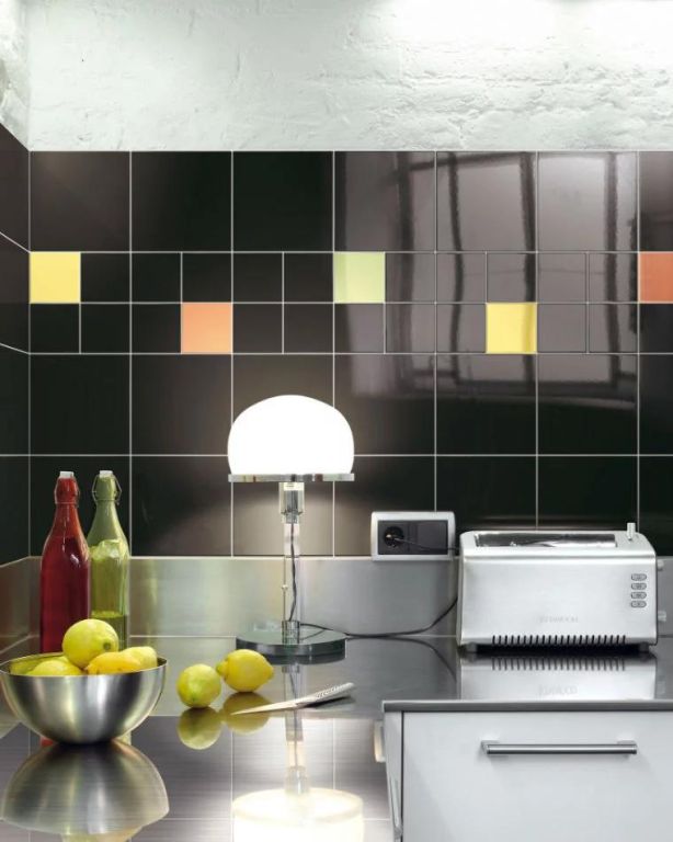 Realizace Lesklé dlaždice Vogue System Transparenze Nero 20x20