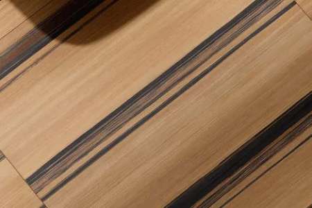 Realizace hnědé podlahy předsíně Yosemite ze serie Wide Gress 280