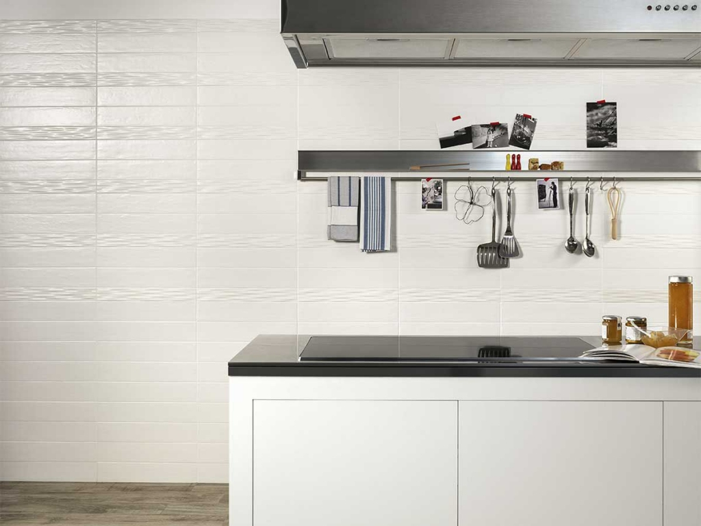Realizace Bílý obklad Ascot Brickwall White & Structure