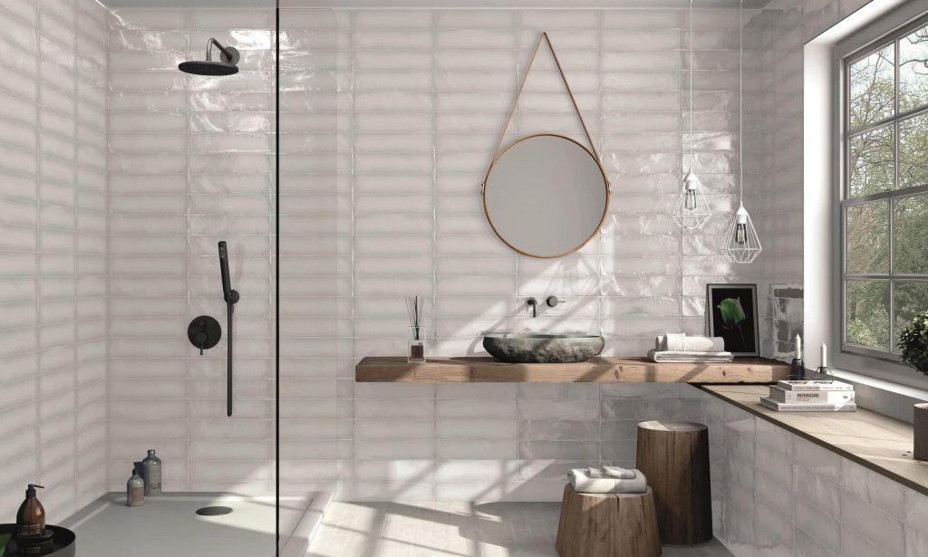 Realizace Deceram Arnold White 10x40 v koupelně