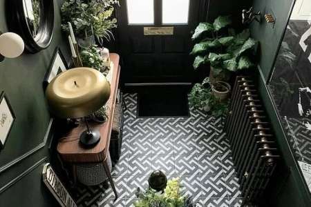 Zajímavá černobílá dlažba do chodby Bestile Pamesa Signac ve čtvercovém formátu