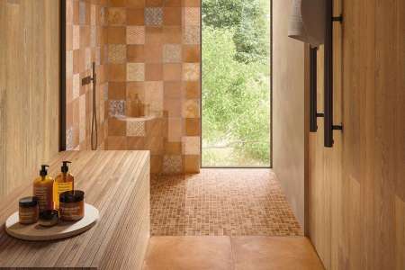Malá koupelna Cerdomus Valdorcia Terracotta 60x60 a 20x20 a proměnlivý dekor Retro 20x20