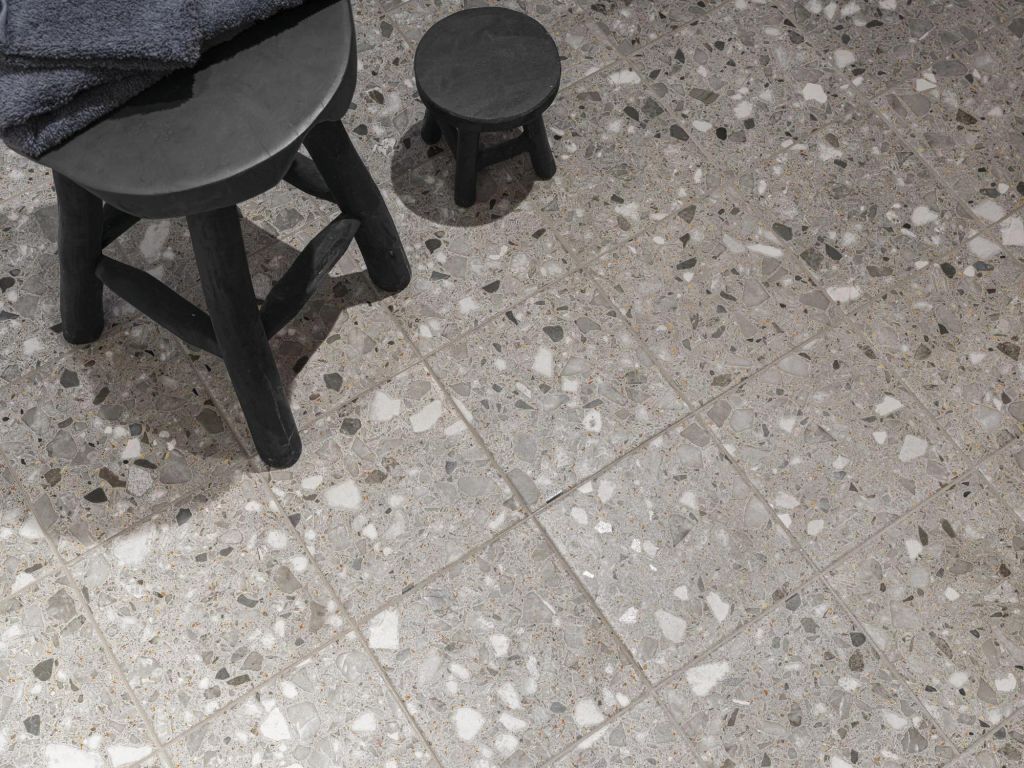 Realizace Drobná imitace Terazza Aleluia Dandy Grey 20x20