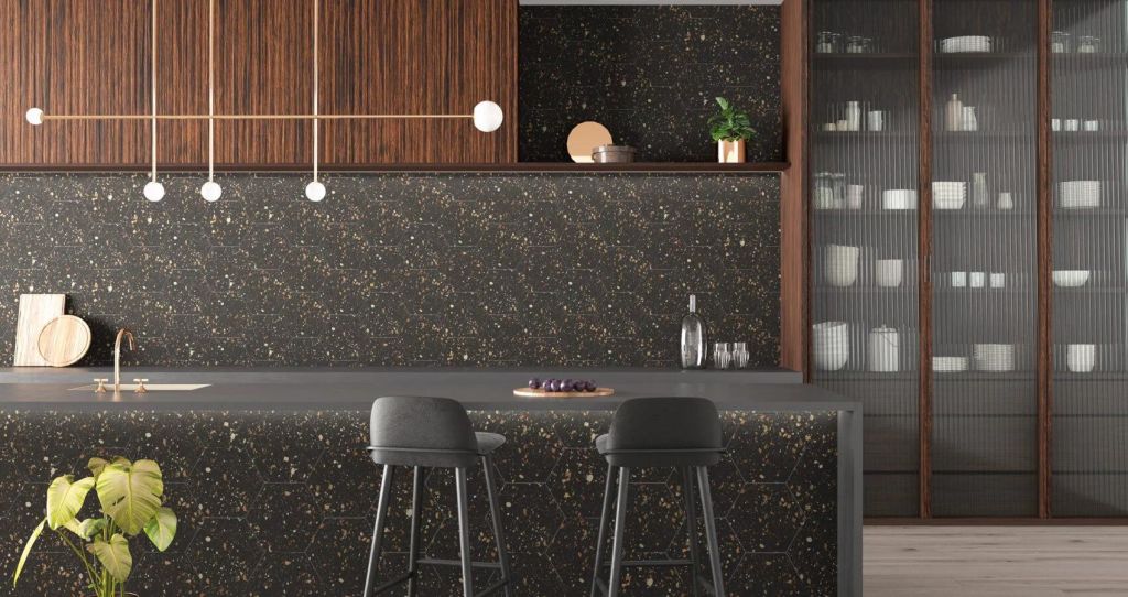 Realizace Dlaždice Bestile Pamesa Arousa Noir ve snížené jakosti - elegantní šestihran