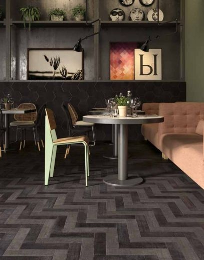 Realizace IMITACE dlažby v parketovém stylu Marca Corona Textile Dark & Taupe