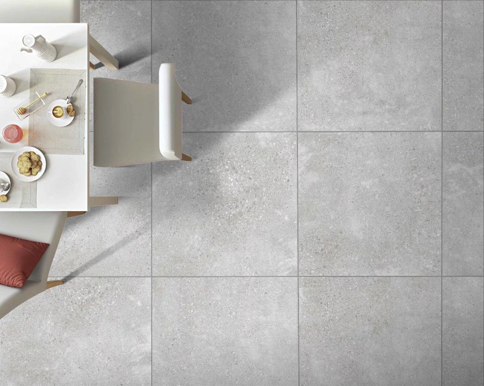 Realizace Codicer Portland Silver 66x66 v komerčních prostorách