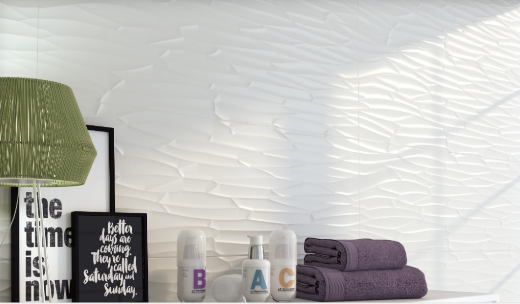 Realizace Bílý obklad Chromatic Silk MAMA MIA WHITE RECT