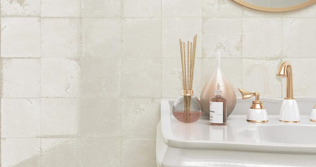 Realizace čtvercové obklady Bestile Alma Blanco 15x15 v koupelně