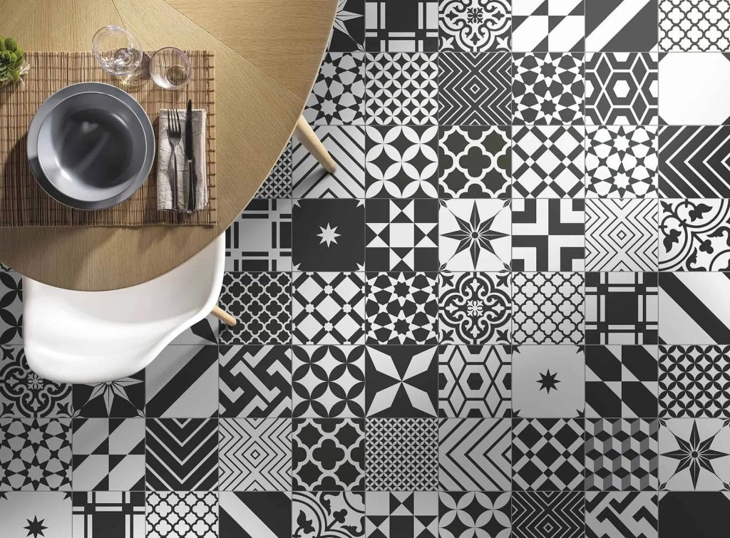 Realizace Black&White Mix - směs 44 různých černobílých dekorů ve formátu 20,5x20,5 (Xclusive)