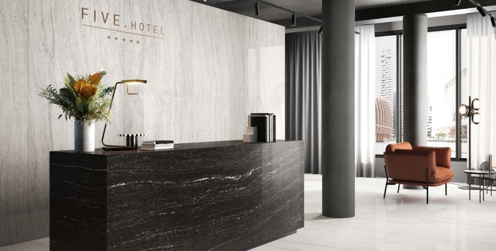 Realizace Realizace kontrastní recepce Granito Effect White a Black ze serie Wide Gress 280