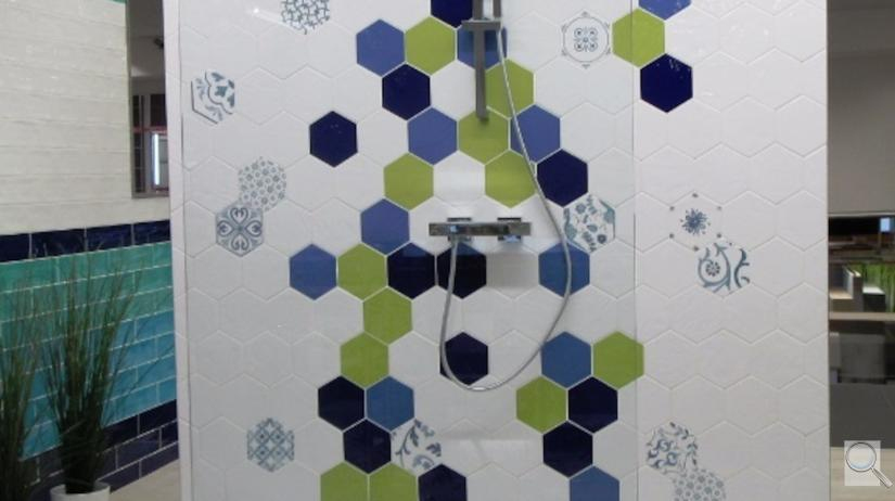 Realizace Obklady do koupelny Hexagon Tonalite Exabright 