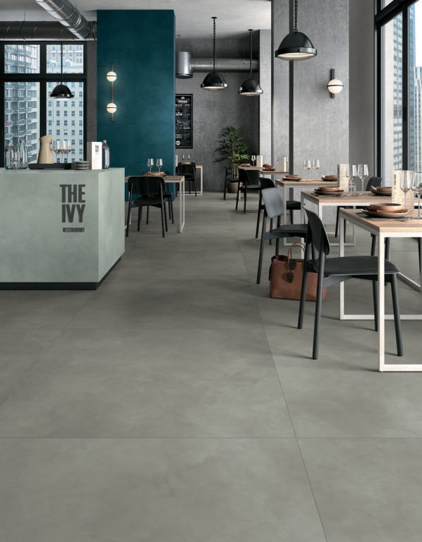 Realizace Šedá velká dlažba v restauraci ze serie Mirage Clay