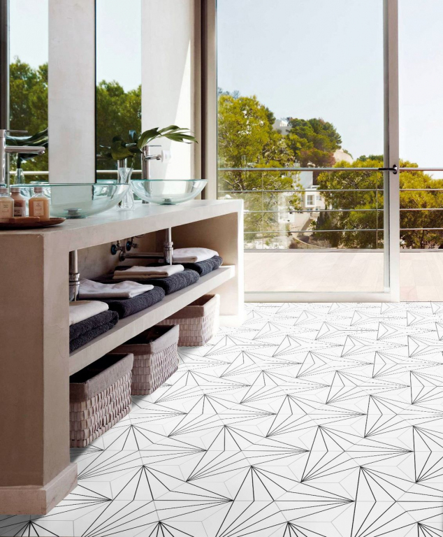 Realizace Dlažba se vzorem trojúhelníků Codicer Aster Bianco 22x25 Hexagonal
