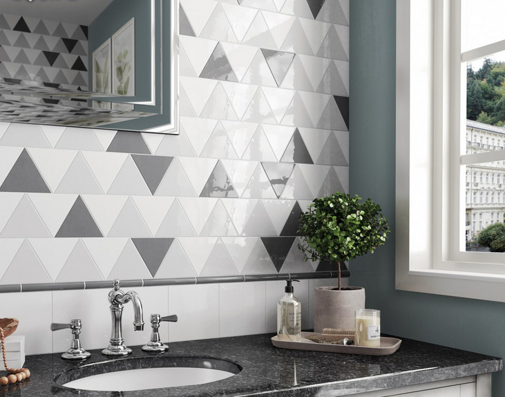 Realizace Bílé a šedé obklady ve tvaru trojúhelníku Equipe Scale