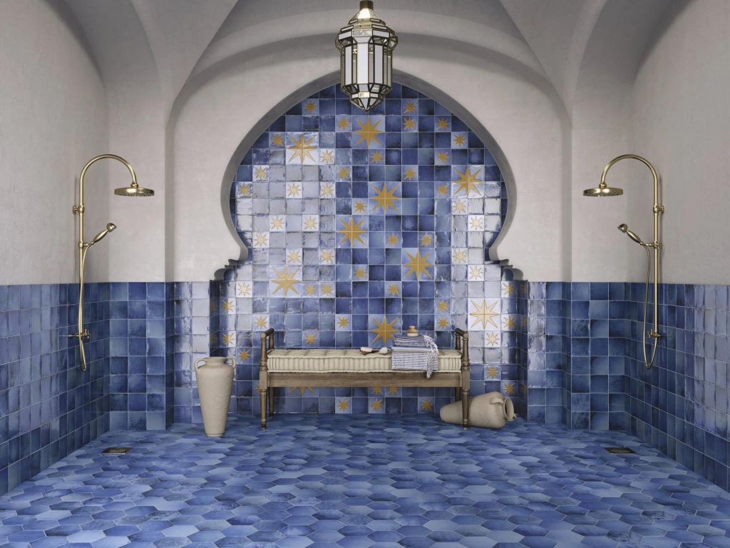 Realizace Koupelna z dlažby ze série Ape Sintra Decor Star I Misty Blue