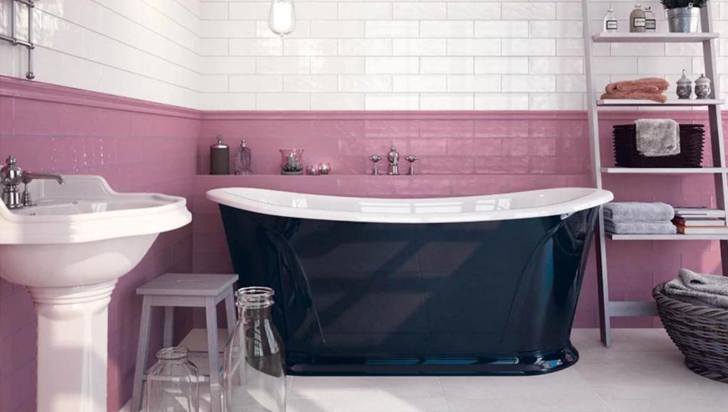 Realizace Deceram Royal Lila . obklady 10x30,5 ve svěží růžové barvě