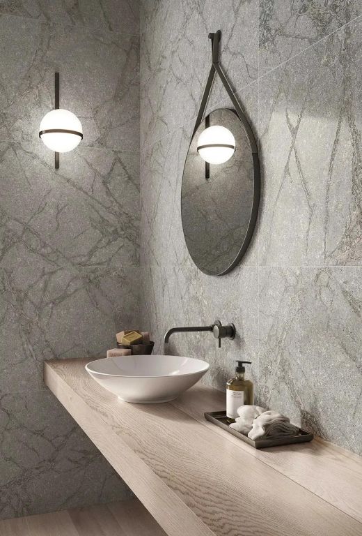 Realizace Grey Soapstone 60x120 3D - zdařilá imitace mramoru v šedé barvě (Flaviker Supreme Memories)