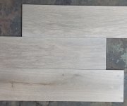 2cm dlažba jako dřevo Prissmacer Outi Roble 30,5x121 - 1. jakost - šedá (skladem)