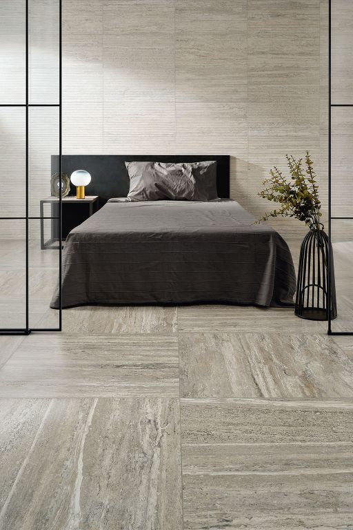 Realizace Dlažba ve vzhledu kamene (mramor, travertin) Fioranese Trastevere Vibrato Silver 60,4x60,4 Rett.