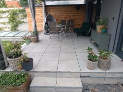 Pohled na terasu s 2cm dlažbou Tuscania