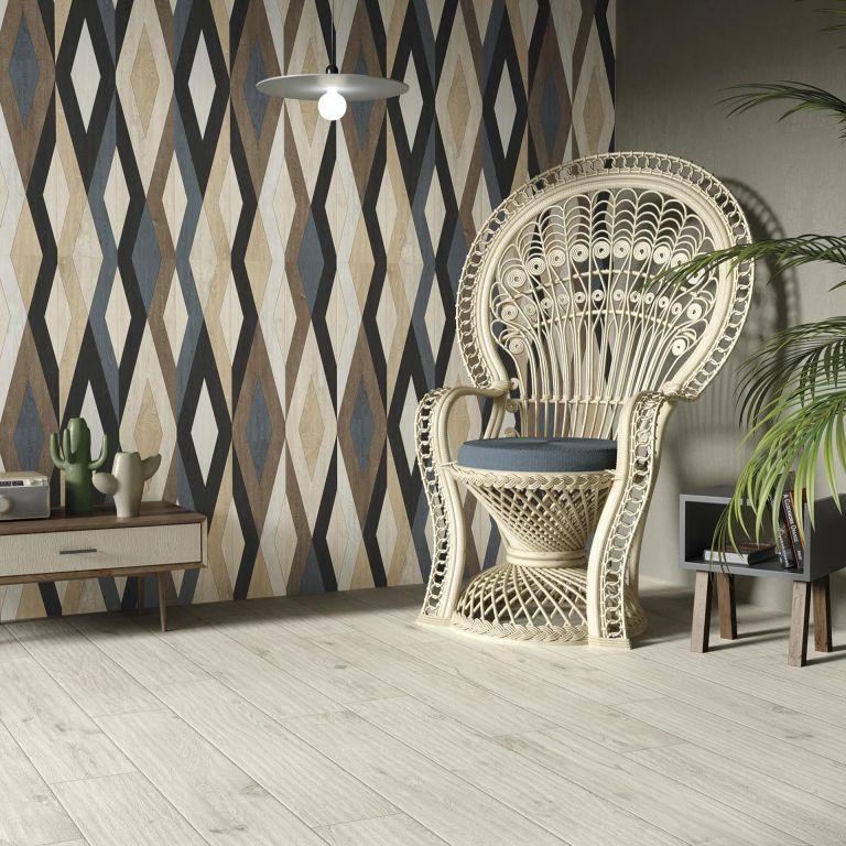 Realizace Elegantní kombinace dlažby Tongass White a dekoru Diamond 20x120 (Mariner)