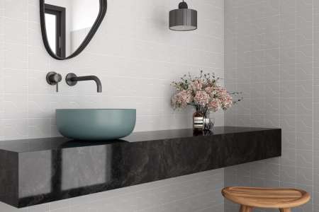 Světlý šedý obklad netradičního tvaru Equipe Curve Grey v matné variantě