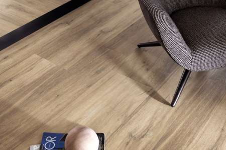 Luxusní dlažba do moderního obývacího pokoje Sichenia Silvis Rovere 20x120 Rett. a 30x120 Rett. v odstínech béžové