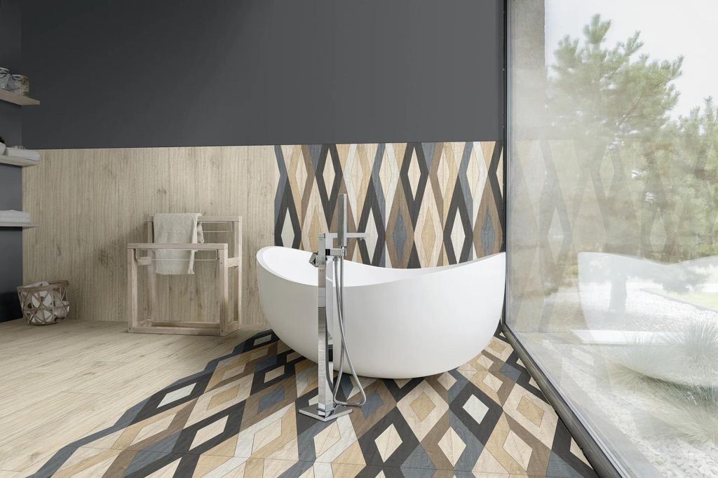Realizace Koupelna obložená sérií Tongass Blond a Dec. Diamond 20x120 (Mariner)
