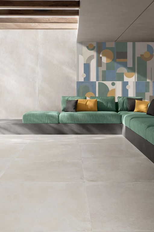 Realizace Béžová dlažba s barevným dekorem ze serie Cerdomus Concrete Art