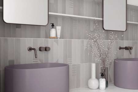 Šedý designový obklad Equipe Wadi Stone v moderní koupelně 