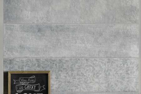 Dlažba v dekoru dřeva La Fenice Shabby Wood Grigio 15x60 a dekor Petalli Grigio