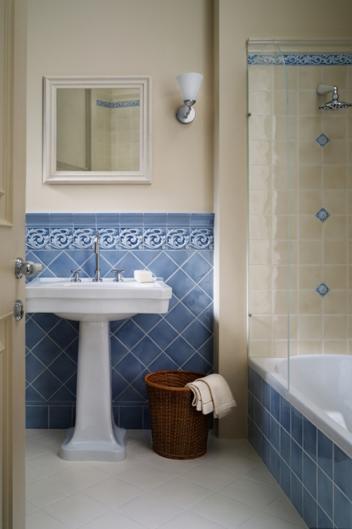 Realizace Neoklasicistní obklad do koupelny Ceramiche Grazia Essenze