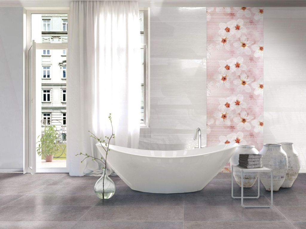 Realizace Romantická rozkvetlá koupelna s obklady Brennero Bloomy Saku 25x75