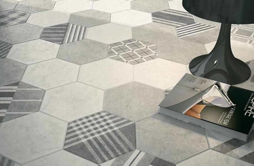 Realizace Šestiúhelníková dlažba v cementových barvách s dekorem Equipe Hexatile Cement