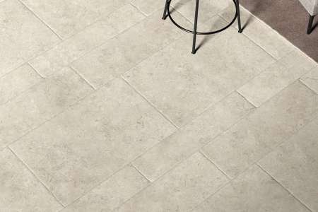 Šedá dlažba v různých formátech Goldenstone Grey (Coem)