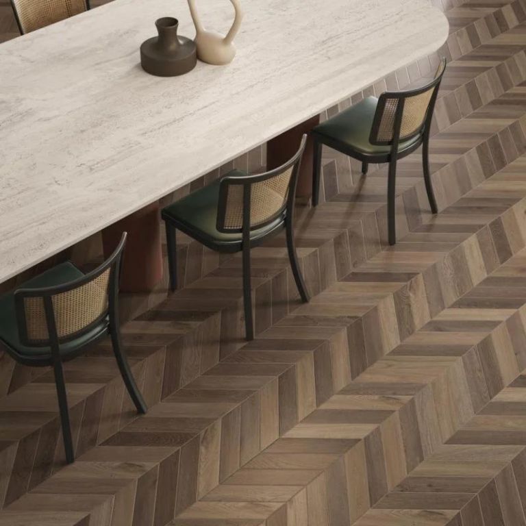 Realizace Flaviker Four Seasons Chocolate Chevron 7,5x40,7