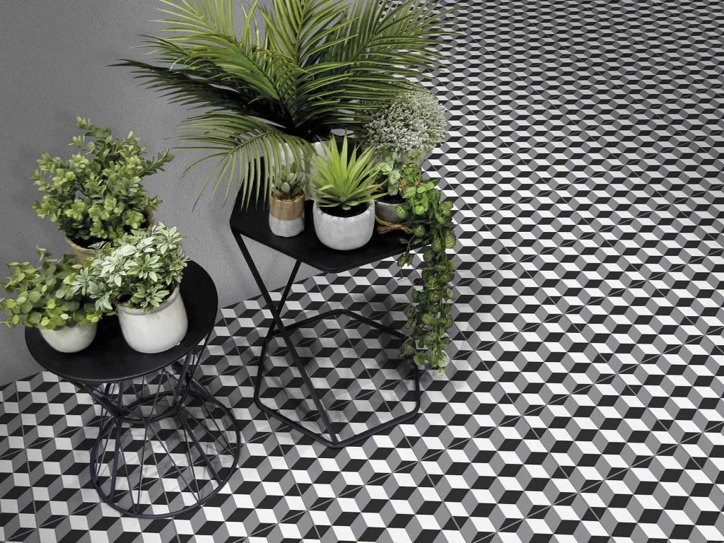 Realizace Černo šedo bílá dlažba s hladkým 3D vzorem Xclusive Black&White King 20,5x20,5