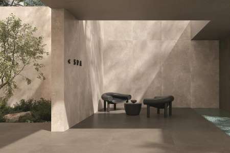 Tmavá podlaha v exterieru ze serie Cerdomus Concrete Art