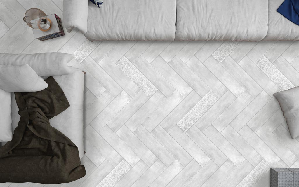 Realizace Imitace dřeva La Fenice Shabby Wood Bianco 15x60 a decor Petali Bianco