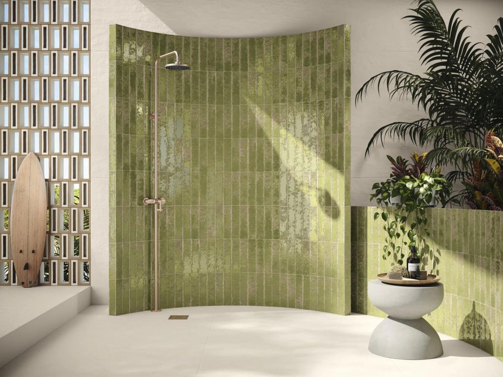 Realizace Koupelnový kout z obkladů ze série Ape Pukka Moss Green