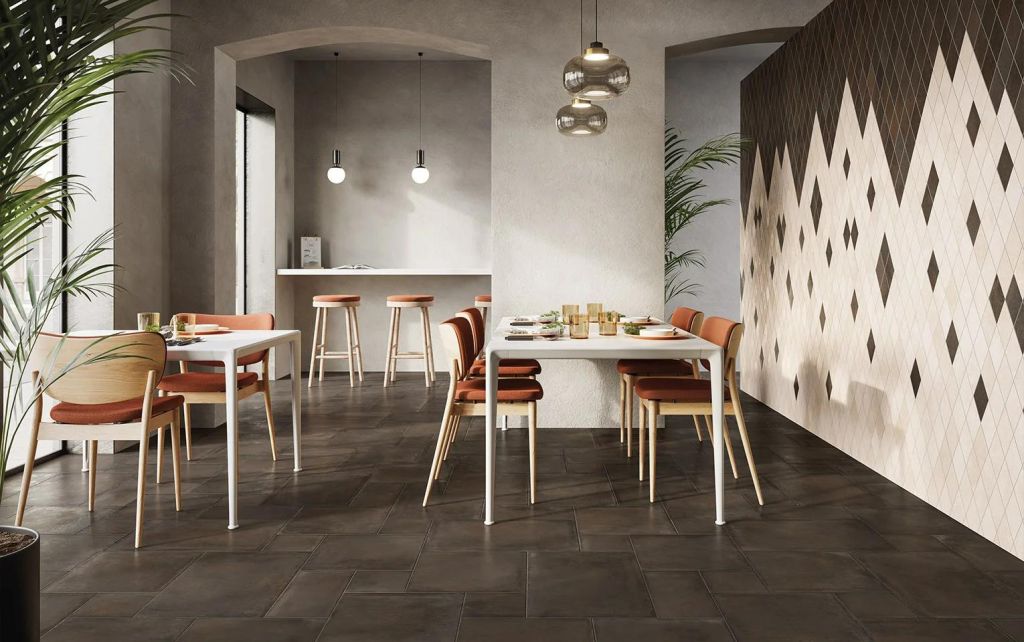 Realizace Restaurace s dlažbou Cerdomus Crete Bronzo položenou ve skladbě formátů