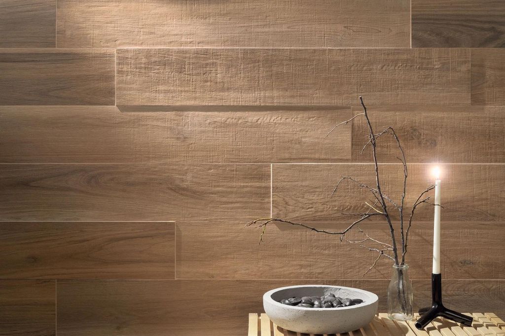 Realizace Vnitřní obklad v naturálním dekoru dřeva od výrobce Coem Ceramiche Habita