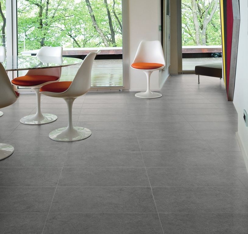 Realizace Neutrální šedá dlažba Saime Neutra Piombo 60x120cm